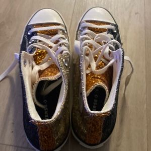 Women chuck taylors size 9.5